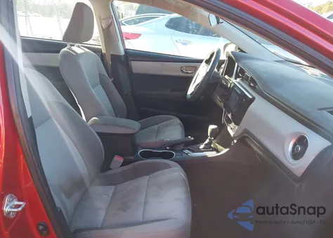 2017 Toyota Corolla Le z USA, uszkodzony, nr VIN 5YFBURHE8HP647071